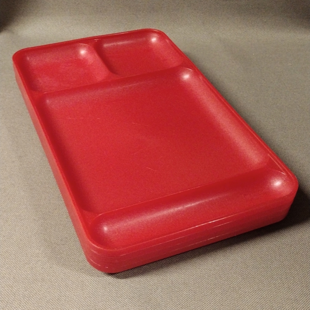 4 Tupperware tray set